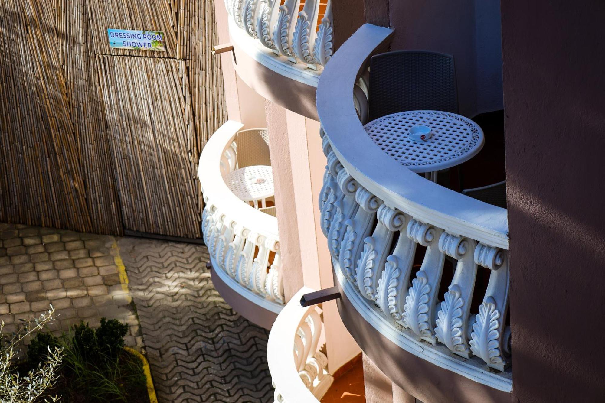 Cosmo Beach Hotel Durres Exterior photo