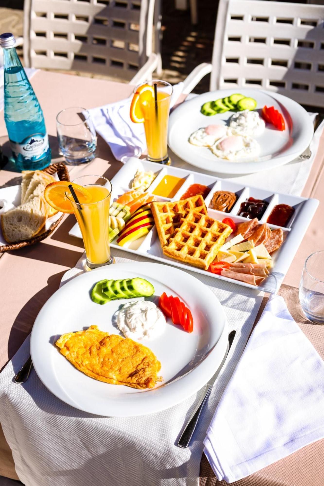 Cosmo Beach Hotel Durres Exterior photo