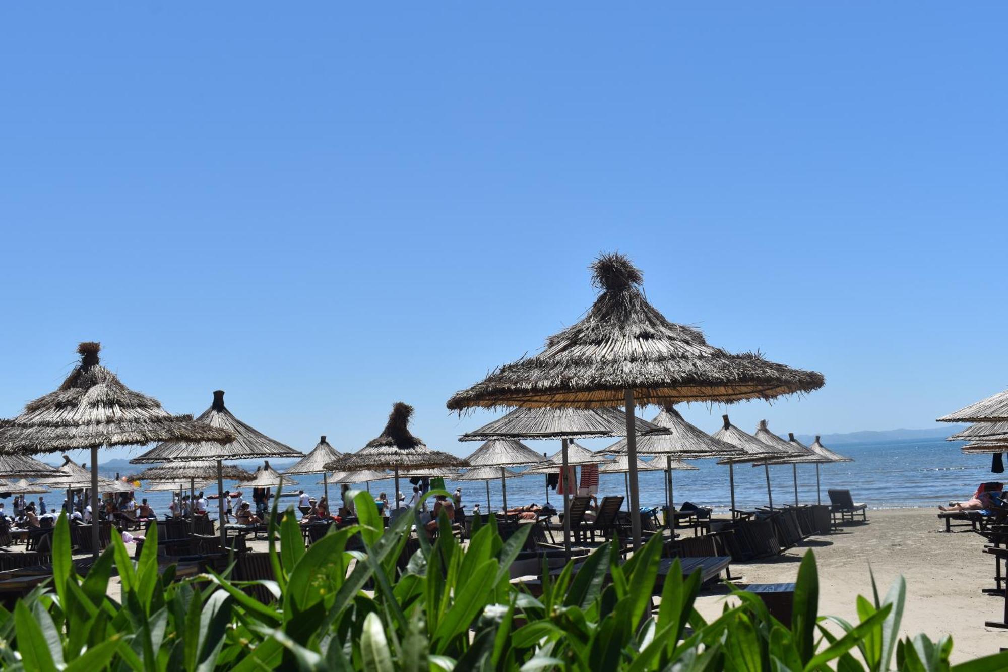 Cosmo Beach Hotel Durres Exterior photo