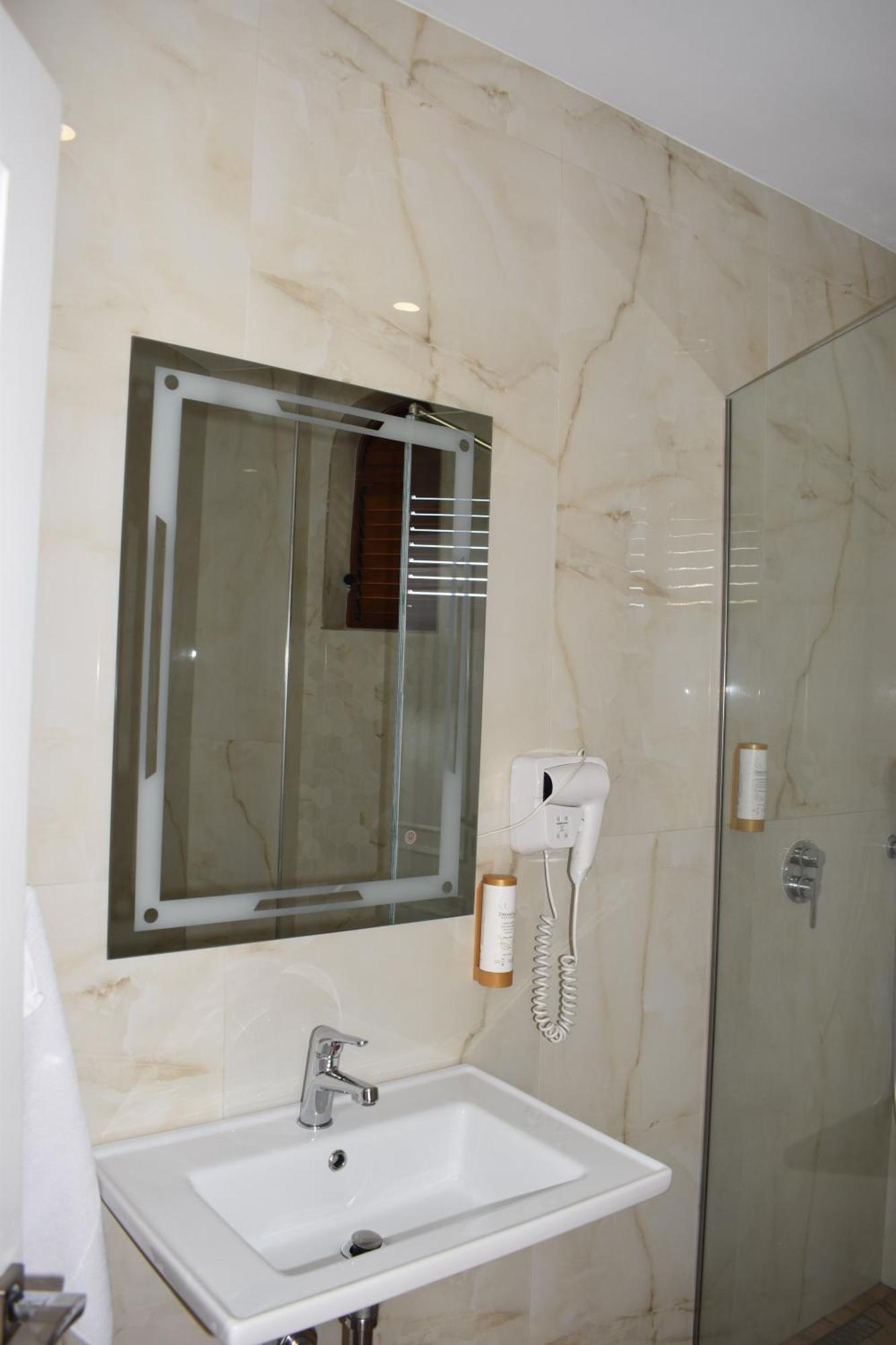 Cosmo Beach Hotel Durres Exterior photo