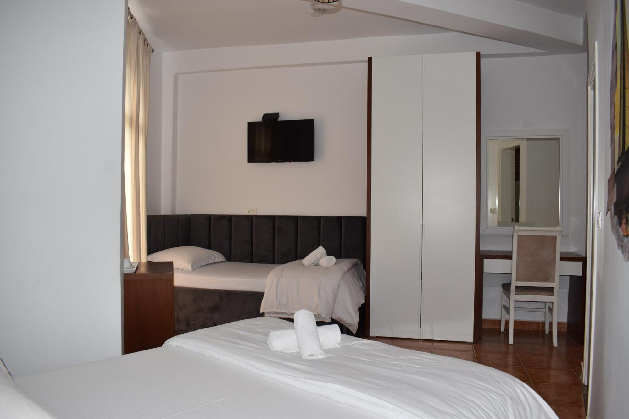 Cosmo Beach Hotel Durres Exterior photo