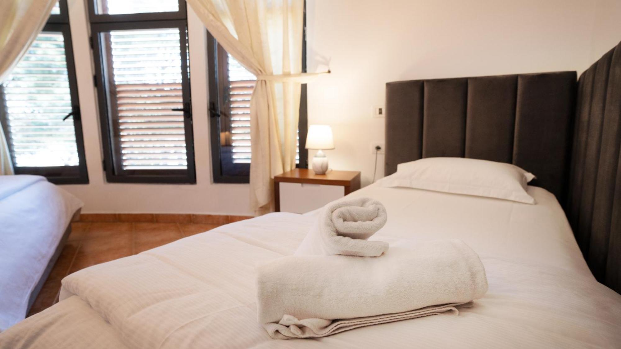 Cosmo Beach Hotel Durres Exterior photo